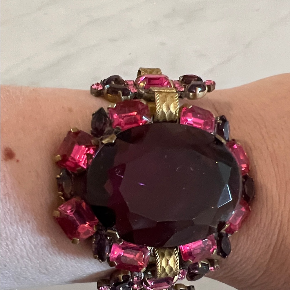 Vintage costume jewelry Elegant Pink and Gold Women's Bracelet from England - Picture 6 of 6